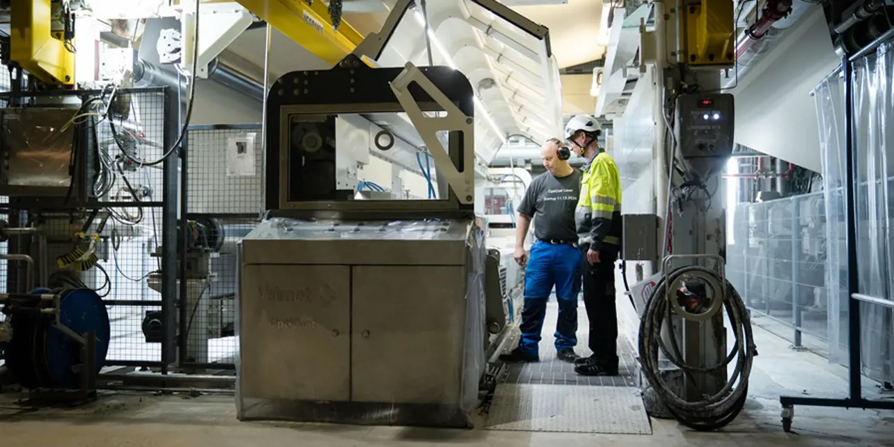Valmet's and WEIG's experts next to the curtain coater at WEIG mill